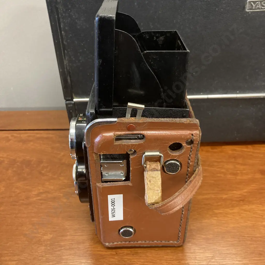 Yashica-D TLR Film Camera Yashikor 80mm f/3.5 Lens, Telephoto & Wideangle Lenses & Viewers, Leather Case, Hard Case Image 1++
